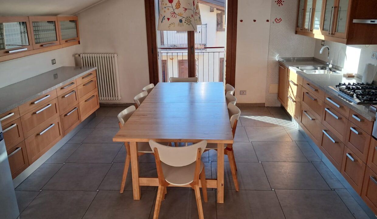 b3843b6a-d4e1-4313-81fa-31ad5cb4aa61