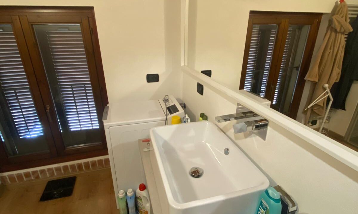 b5817307-bfd7-48c5-9d25-e12b384f3116